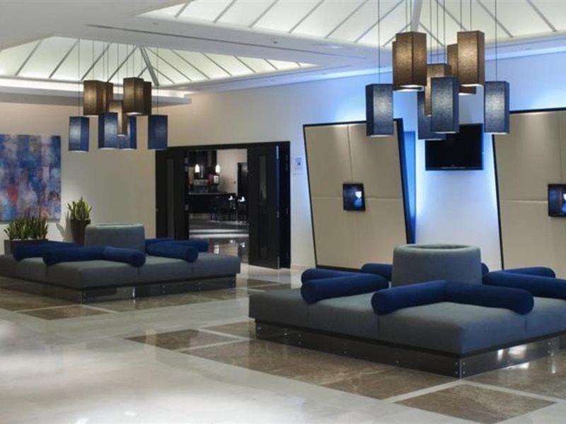 Express Airport By Ihg 3* Дубай